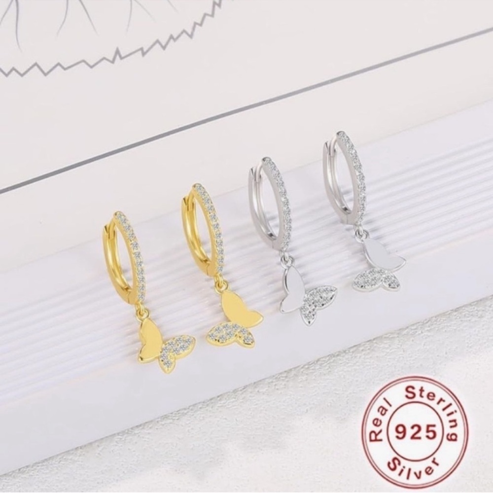 NWOT 18 K gold plated Small Butterfly Hoop Earrings. 🦋 NWOT - Picture 5 of 5